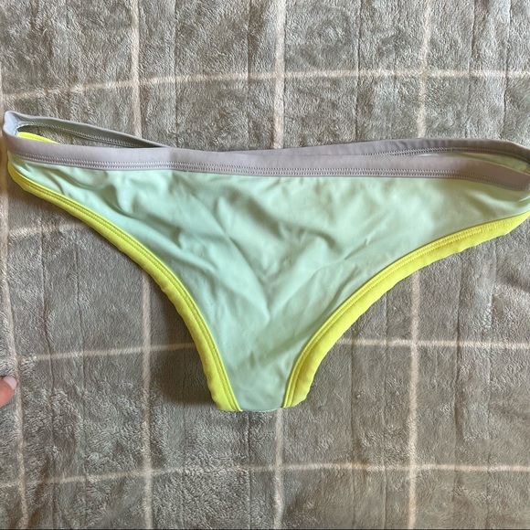 Victoria’s Secret Bikini set 32B/S - Picture 9 of 10